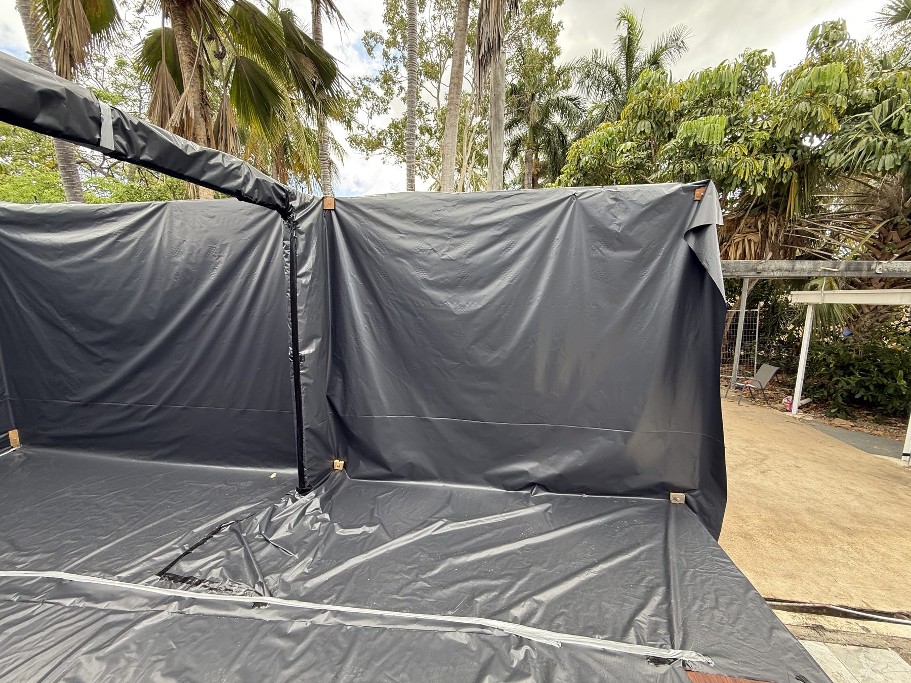 Sealed poly containment